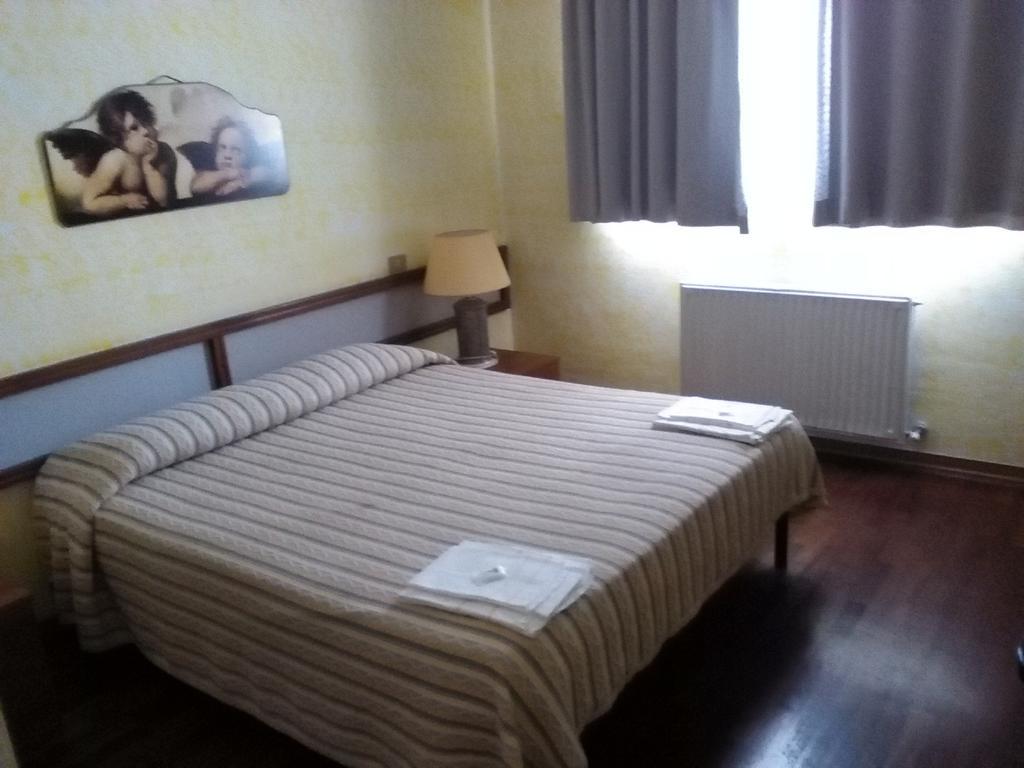 Hotel Cristallo Assergi Cameră foto